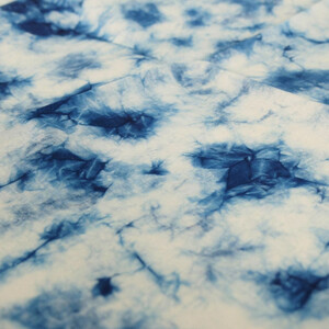 本藍染コットン100％ハンカチ ムラクモ染め　【ホワイト系】