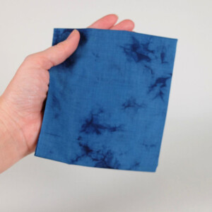 本藍染コットン100％ハンカチ ムラクモ染め　【ブルー系】