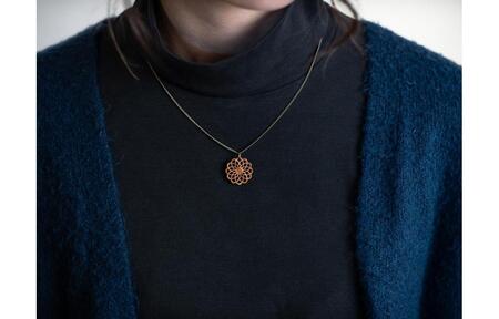 幾何学模様の木のペンダント M-CA