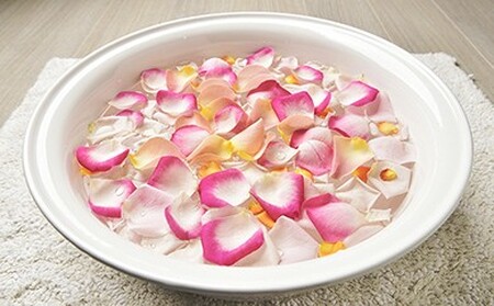 ローズトリートメント（９０分コース）　女性限定　プライベートサロン　アロマ　ダマスクローズ　リンパ　くつろぎ　マッサージ　