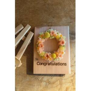 【おめでとうギフト】記憶に残る記念プリザーブドフラワー　祝福の想いを刻み花で彩る特別な人気の贈り物　_花・観葉植物 造花・プリザーブドフラワー 花 _【1558012】