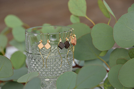 木のアクセサリー 銀杏 ピアス K16GP ゆらなみ スリー ThREE【徳島 那賀 木 天然木 銀杏 アクセサリー ピアス ジュエリー シンプル 上品 大人 エレガント かわいい おしゃれ オフィス 女性 レディース プレゼント ギフト 手作り】TR-17-1