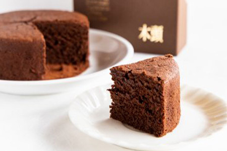 木頭ショコラ 1ホール 245g【徳島 那賀 木頭 木頭ゆず ユズ 柚子 国産大豆 おから オーガニックチョコレート グルテンフリー チョコレートケーキ バレンタイン 誕生日 クリスマス ギフト プレゼント お菓子 焼き菓子 洋菓子 化粧箱入り】KM-5