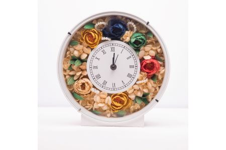 TKB11 ウッドフラワー 時計アレンジメント(白) つちかべ花店