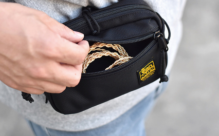 VanNuys イヤフォンと各種プレーヤー対応イヤフォンポケット付きキャリングケース／ファスナー DAP カスタムIEM ユニバーサルIEM イヤホン スマホ 日本製 バンナイズ ファッション カバン バッグ 