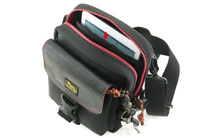 バンナイズ 赤いファスナーのサブバッグ (フラップ:バックルタイプ) バンナイズ 帆布 お散歩 買い物 お出かけ ショッピング すとらいぷ ファッション カバン