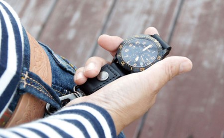 ぬめ革の時計ホルダー／Type-A（幅：20mm）腕時計 レザー ホルダー 吊り下げ ブラック キャメル バンナイズ VanNuys ブラック ステッチカラーホワイト