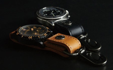 ぬめ革の時計ホルダー／Type-A（幅：20mm）腕時計 レザー ホルダー 吊り下げ ブラック キャメル バンナイズ VanNuys キャメル