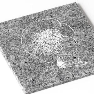 HANA / Ichiro Yamaguchi｜山口一郎氏イラスト刻印の庵治石プレート