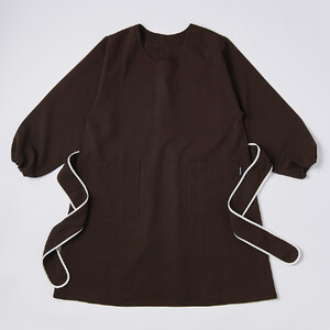 【ブラウン】丸襟パイピングリボン割烹着