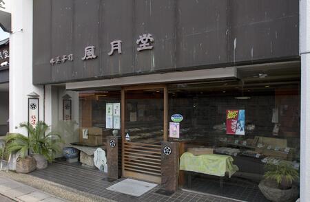 「瀬戸のワインロール」と「桜ロール」 ケーキセット【冷凍 ロールケーキ ケーキ ワイン 赤ワイン 桜 ケーキセット さぬき市 風月堂】