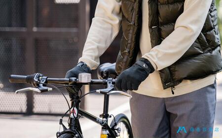 【KURODA】藤巻百貨店別注ピッグスエードベルト付きメンズグローブ ファッション  グレー