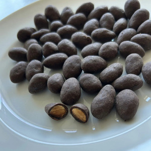 和三盆でキャラメリゼしたアーモンドチョコレート200g