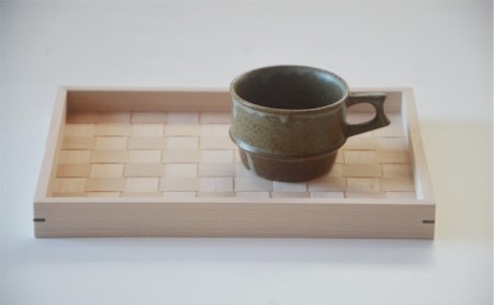 北海道産木材を使用した オリジナルトレイ【S】 雑貨 日用品 工芸品 編込み 薄く 削く ブナ材 丁寧 ウォルナット くさび 意匠 シンプル ティータイム 小物入れ 