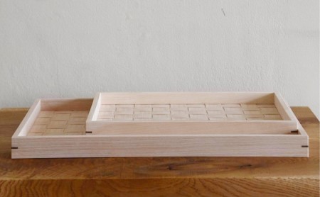 北海道産木材を使用した オリジナルトレイ【S】 雑貨 日用品 工芸品 編込み 薄く 削く ブナ材 丁寧 ウォルナット くさび 意匠 シンプル ティータイム 小物入れ 