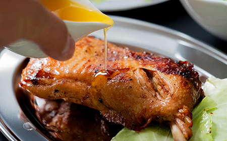 さぬき名物!骨付鳥(親鳥) 6本セット 専用油付き 詰合せ セット ご当地 グルメ 名産 名物 骨付鳥 骨付き鳥 チキン 鶏肉 鶏 とり 肉 焼き鳥 さぬき 讃岐 国産 おつまみ チキン 四国 香川 琴平 田中屋 F5J-589