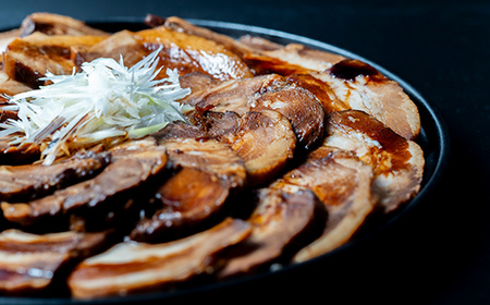 【ご自宅用】自家製焼豚 （約580g） 秘伝 焼き豚 焼豚 国産 冷凍 おつまみ おかず 豚 豚肉 肉 豚バラ バラ肉 ご当地 グルメ 食品 四国 F5J-495