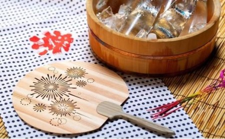 ＜花火＞愛媛の杉を使った木の透かしうちわ (愛媛 杉 木 うちわ 夏 祭り)【MOS002_x】