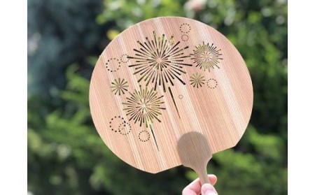 ＜花火＞愛媛の杉を使った木の透かしうちわ (愛媛 杉 木 うちわ 夏 祭り)【MOS002_x】