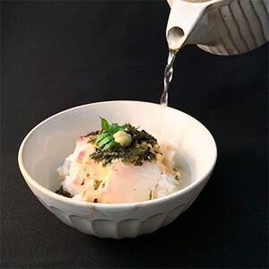 愛媛県産真鯛使用!特製胡麻だれ鯛茶漬け(4人前)【C14-20】【配送不可地域:離島】【1149032】