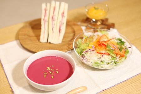 野菜果物 季節のフルーツ ミニトマト にんじん ビーツ ケール 各1枚 計5枚セット 国産 無農薬 朝どれ 新鮮 急速冷凍 飲料 料理 遠藤青汁 伊予市 愛媛｜B472