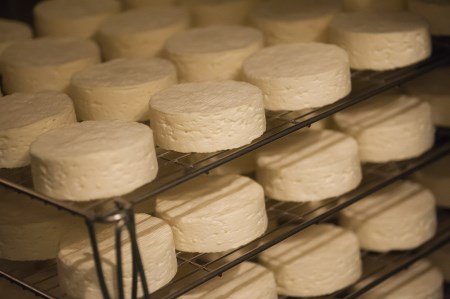 ほわいとファームのカマンベールチーズ「森のろまん」熟成食べ比べセット NHF0007