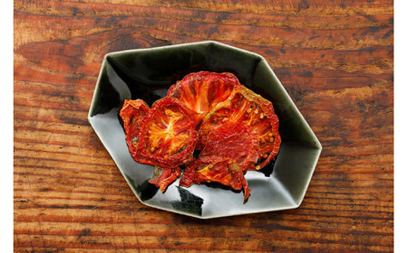 ドライトマト40g 旨味濃縮20倍｜トマト とまと ドライトマト 自然栽培 野菜 カレー トマトソース つまみ 濃縮 エコ栽培 安心 桃太郎トマト 酸味 甘味 乾燥 清流 料理 農園 トマト農園 旨み サンドイッチ サンドウィッチ 新鮮 煮込み 煮込み料理 アレンジ お酒のつまみ 美味しい 人気 ギフト プレゼント 自然 升田農園 愛媛 久万高原町