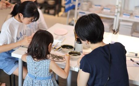 砥部焼陶芸体験チケット 歴史 伝統的 工芸品 絵付け 器 置物 手びねり 電動ロクロ 江戸時代 焼き物 オリジナル 