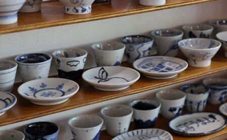 砥部焼陶芸体験チケット 歴史 伝統的 工芸品 絵付け 器 置物 手びねり 電動ロクロ 江戸時代 焼き物 オリジナル 