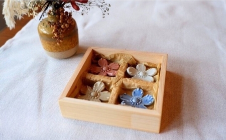 ＜砥部焼＞しあわせのはしわたし（箸置4点セット）【工房釉瑠璃 女性作家 花柄　食器 食洗器対応 カトラリー おしゃれ かわいい インテリア小物 陶芸 手作り 】