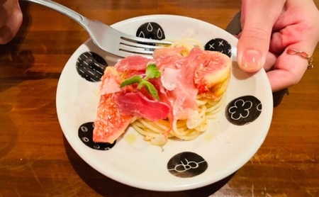 ＜砥部焼＞とりわけサイズ4寸皿 （ドット柄）2点【工房釉瑠璃 女性作家 白 黒 食器 食洗器対応 おしゃれ かわいい お皿  インテリア小物 陶芸 手作り ギフト 贈答】