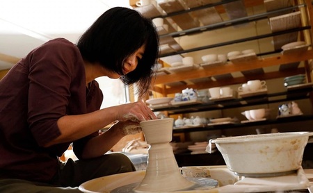 <砥部焼>風鈴 いぶしと砥部焼のマリアージュ【tsuneokaceramics 女性作家 おしゃれ シック かわいい ふうりん wind bell いぶし銀 インテリア 和風 和紙 夏 陶芸 陶磁器 手作り ハンドメイド】