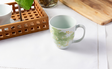 砥部焼 東窯 マグカップ 1点 ミモザ 食器 民芸品 伝統工芸 鮮やか 焼き物 華やか 食卓 磁器 陶器 白磁 おしゃれ お茶 紅茶 コーヒー コップ 