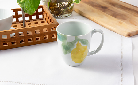 砥部焼 東窯 マグカップ 1点 レモン 食器 民芸品 伝統工芸 鮮やか 焼き物 華やか 食卓 磁器 陶器 白磁 おしゃれ お茶 紅茶 コーヒー コップ 