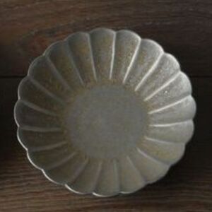 砥部焼 菊型皿セット（直径約17cm×2枚） 黒（鉄サビ色） 【ふるさと納税 人気 おすすめ ランキング 食器 皿 お皿 砥部焼 おさら 陶芸 和食 洋食 手作り おしゃれ かわいい 愛媛県 伊方町 送料無料】 IKTS011-2