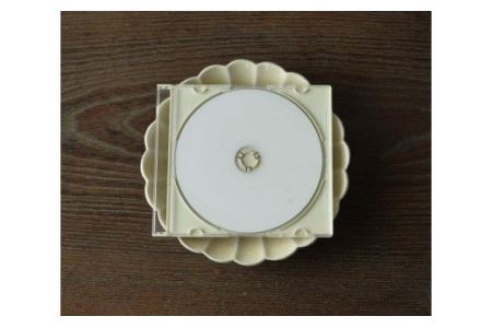 【砥部焼 妙楽窯】菊型皿セット（直径約17cm・2枚）≪かわいい お揃い シンプル 手作り 色違い≫
