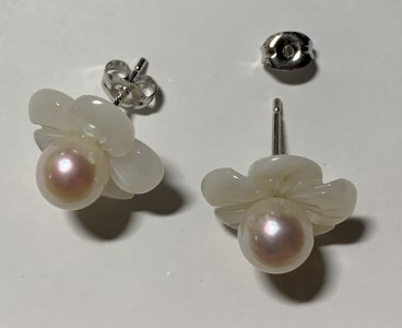 【わかき真珠】アコヤ真珠ピアス　白蝶貝花びら５枚