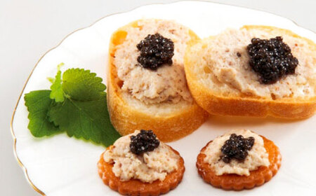 高知産熟成 キャビア キャビアフィッシュペースト 贈答セット / キャビアサメ 料理【興洋フリーズ株式会社】 [ATBX011]