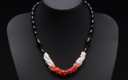 赤サンゴ・白サンゴのグラデーションネックレス