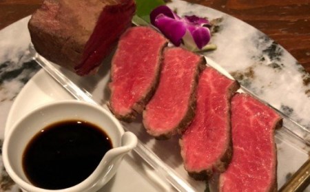 SZ048土佐あかうしのもも肉ローストビーフ(自家製ステーキソース付)【300g×2個セット】