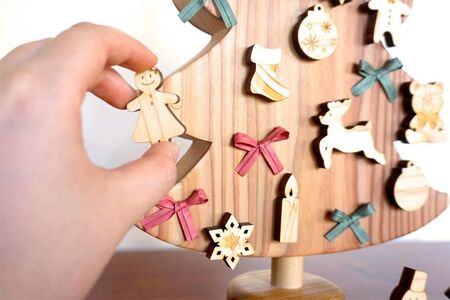 おもちゃ 磁石で飾るクリスマスツリー 名入れ可能｜木のおもちゃ