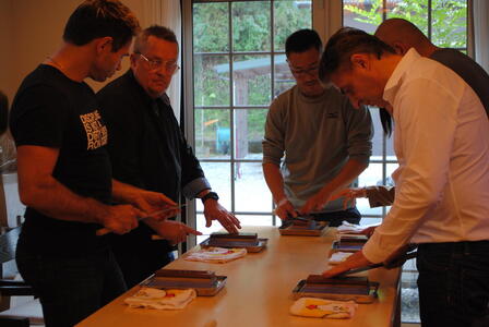 出刃包丁１８０ミリ銀３鋼　