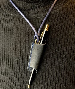 鹿革のホルダー【紺】【R00447】