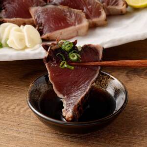 【通常の2倍量】土佐の藁焼き カツオのたたき 冷凍 ３～４節（計1.4kg以上～）【R00550】