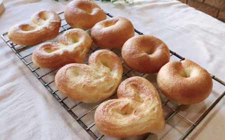 R5-922.【Cafe リノ】心が伝わる 高知県産のおからを使ったもちもちベーグル(プレーン)丸型とハート型の8個セット