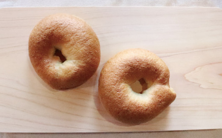 R5-922.【Cafe リノ】心が伝わる 高知県産のおからを使ったもちもちベーグル(プレーン)丸型とハート型の8個セット