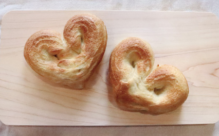 R5-922.【Cafe リノ】心が伝わる 高知県産のおからを使ったもちもちベーグル(プレーン)丸型とハート型の8個セット