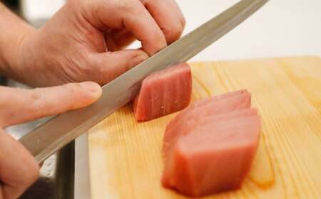 【年内配送】お刺身 や 漬け丼 に！ 天然まぐろ キハダマグロ 赤身 約600g 2～3人前 海鮮 魚 魚介 まぐろ マグロ 鮪 刺し身 さしみ 切り身 切身 天然 グルメ ごちそう おかず お取り寄せ 高知県 四万十市 四万十 しまんと 25-999N