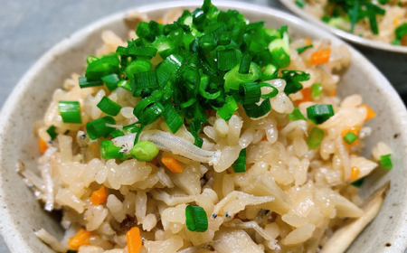 【 12回 定期便 】 土佐黒潮 こだわり の ちりめんじゃこ 560g 合計 6.72kg 毎月届く 冷凍 小分け 便利 無添加 無着色 国産 小魚 魚介 海産物 グルメ お取り寄せ 25-753