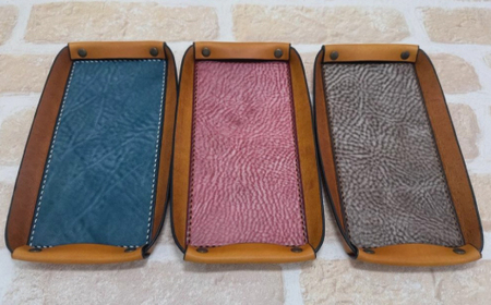 手縫いの本革「オリジナル 革トレイ」【カラー：ラズベリー】上質 職人